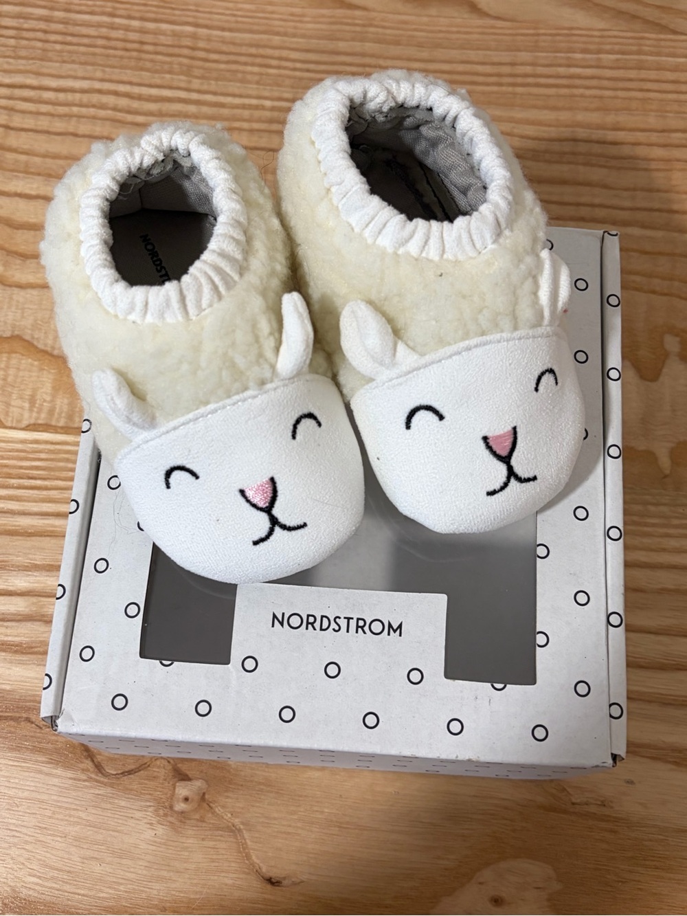 Nordstrom infant Cream plush Lamb Slipper Shoes 3 months ivory